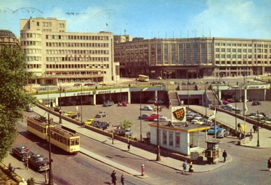 Bruxelles-Centrale et bâtiment SABENA.jpg
